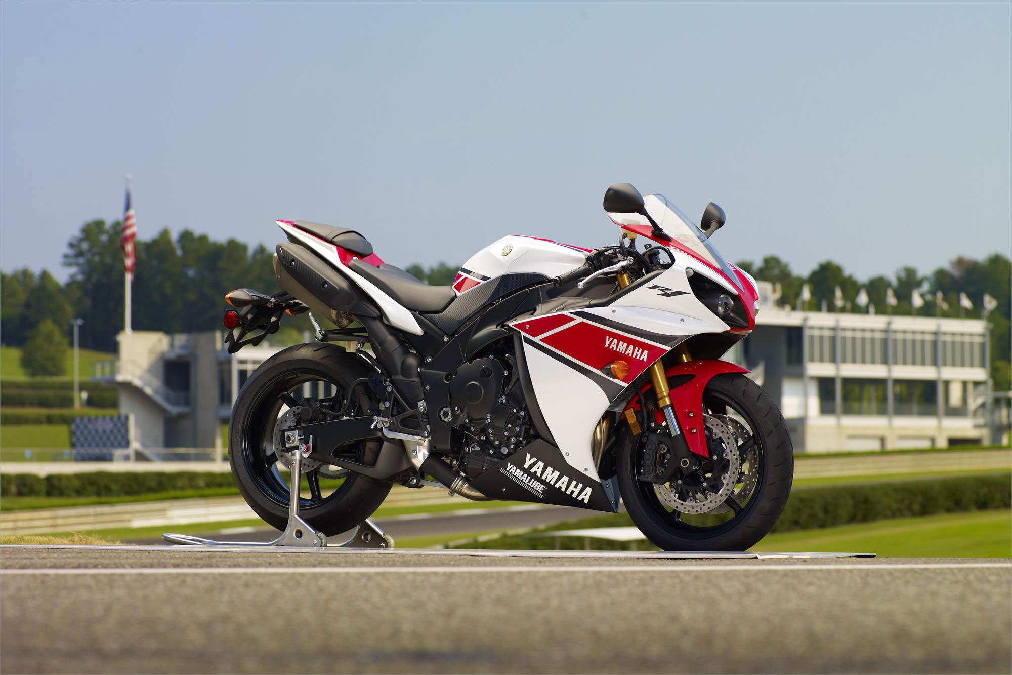 2012 Yamaha YZF-R1 Review