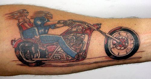 Crop unrecognizable tattooed biker in wristwatch holding motorcycle gas  lever  Free Stock Photo