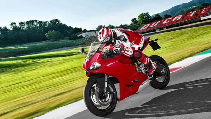 2015 Ducati Superbike 899 Panigale Review