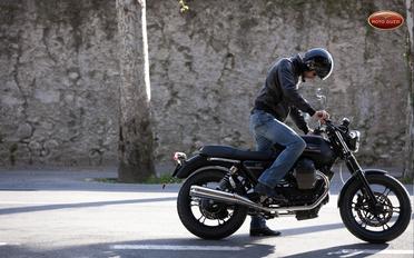 13 Moto Guzzi V7 Stone Review