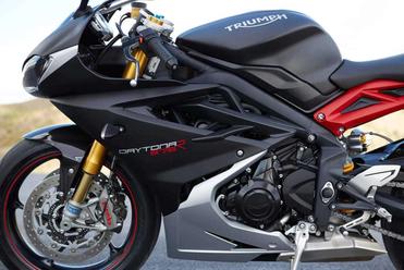 18 Triumph Daytona 675r Review Total Motorcycle