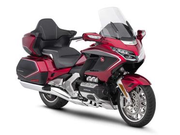 18 Honda Gold Wing Tour Automatic Dct Review Total Motorcycle