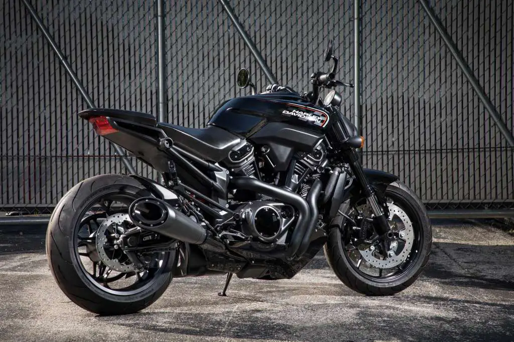2020-Harley-Davidson-Streetfighter002