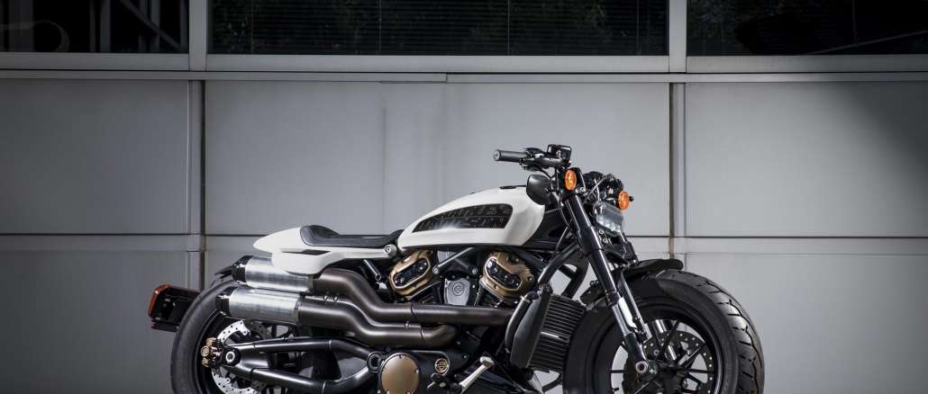 2021-Harley-Davidson-Custom001