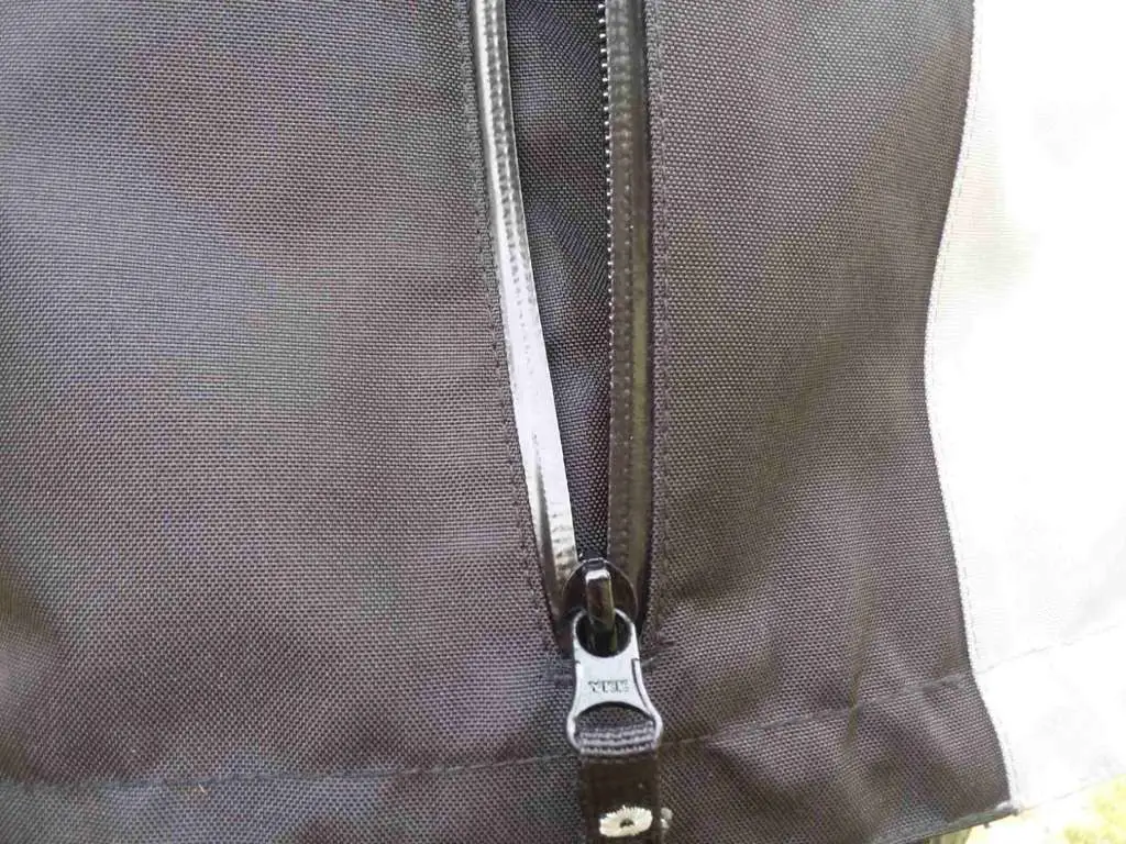 Laminated zipper of the belly pocket on the Optima Jacket