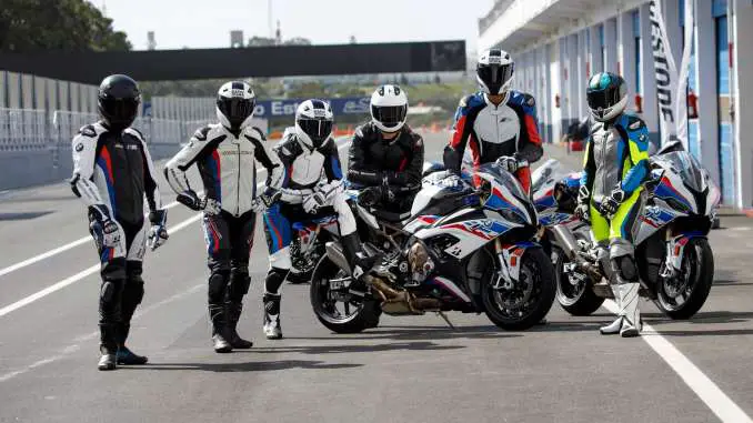 Pure motor racing feeling with the new BMW Motorrad racing suit