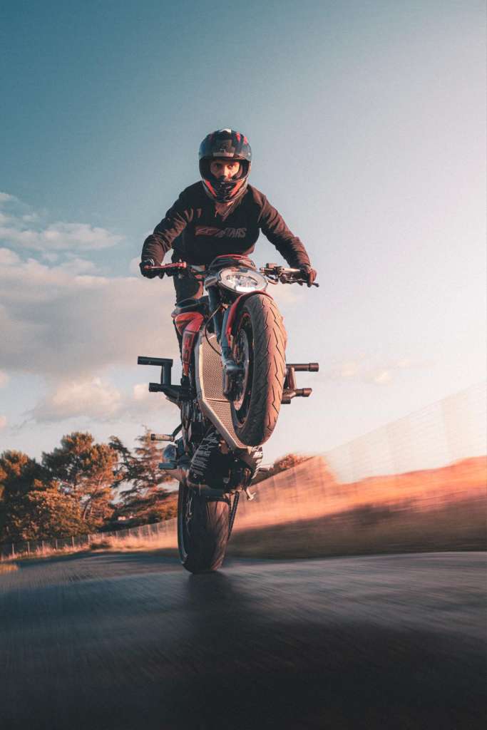 Inspiration Friday: Stunt Bike Urban Freestyle