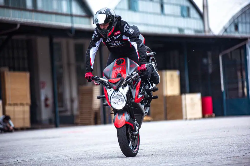 Inspiration Friday: Stunt Bike Urban Freestyle