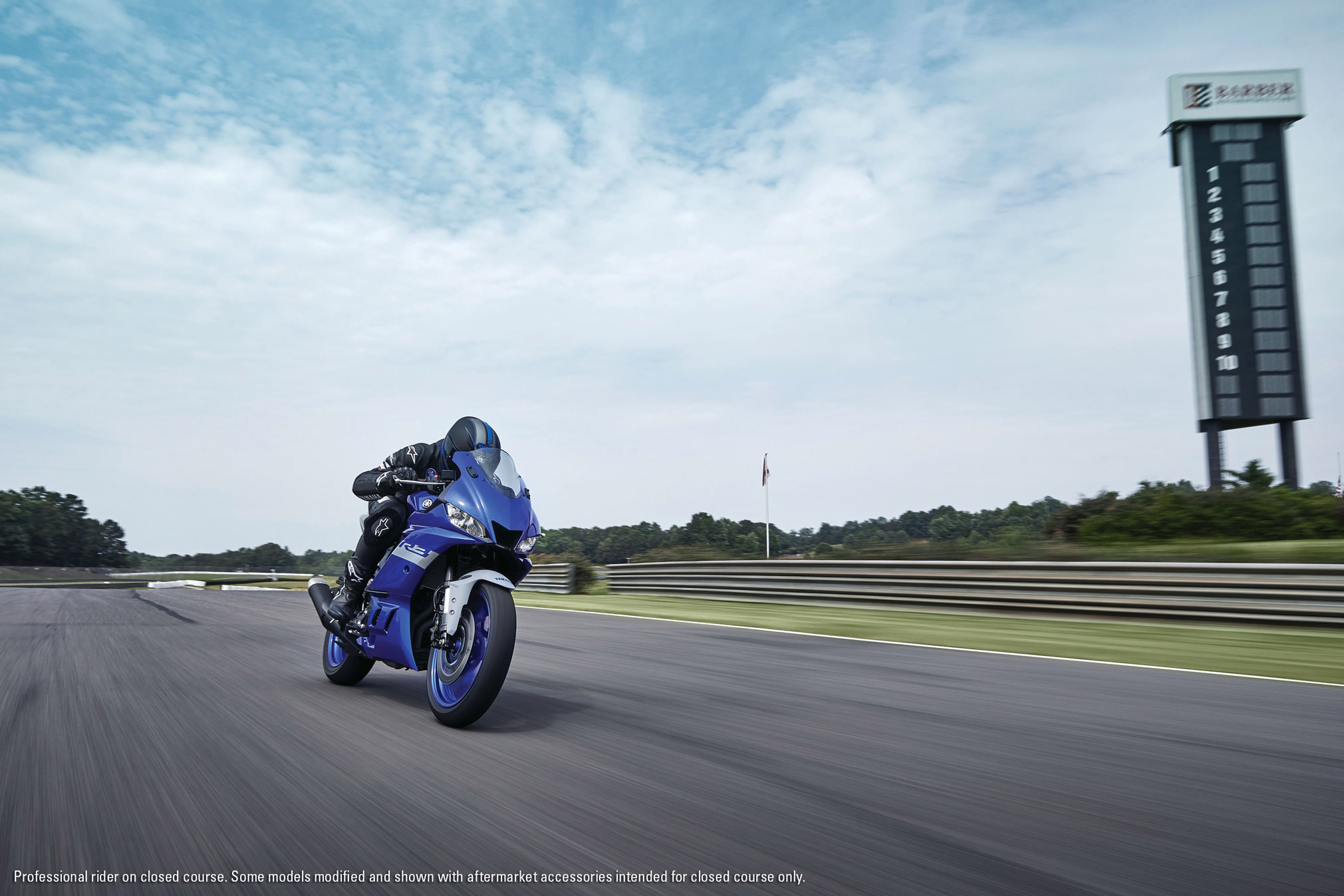 21 Yamaha Yzf R3 Guide Total Motorcycle