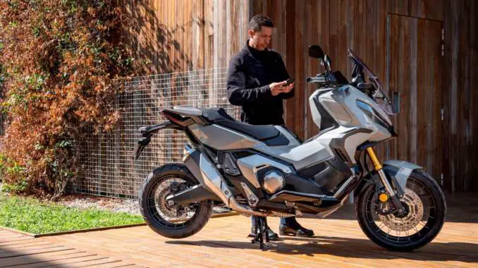 HONDA-SMARTPHONE-AND-ROADSYNC-APPLICATION1 HONDA SMARTPHONE AND ROADSYNC APPLICATION