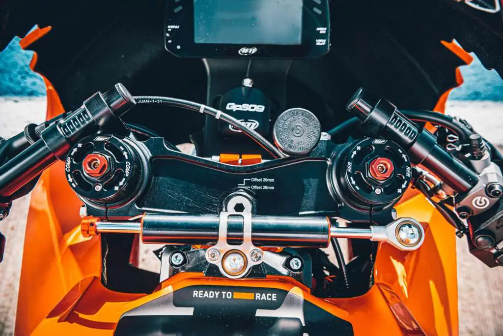 2022 KTM RC8C