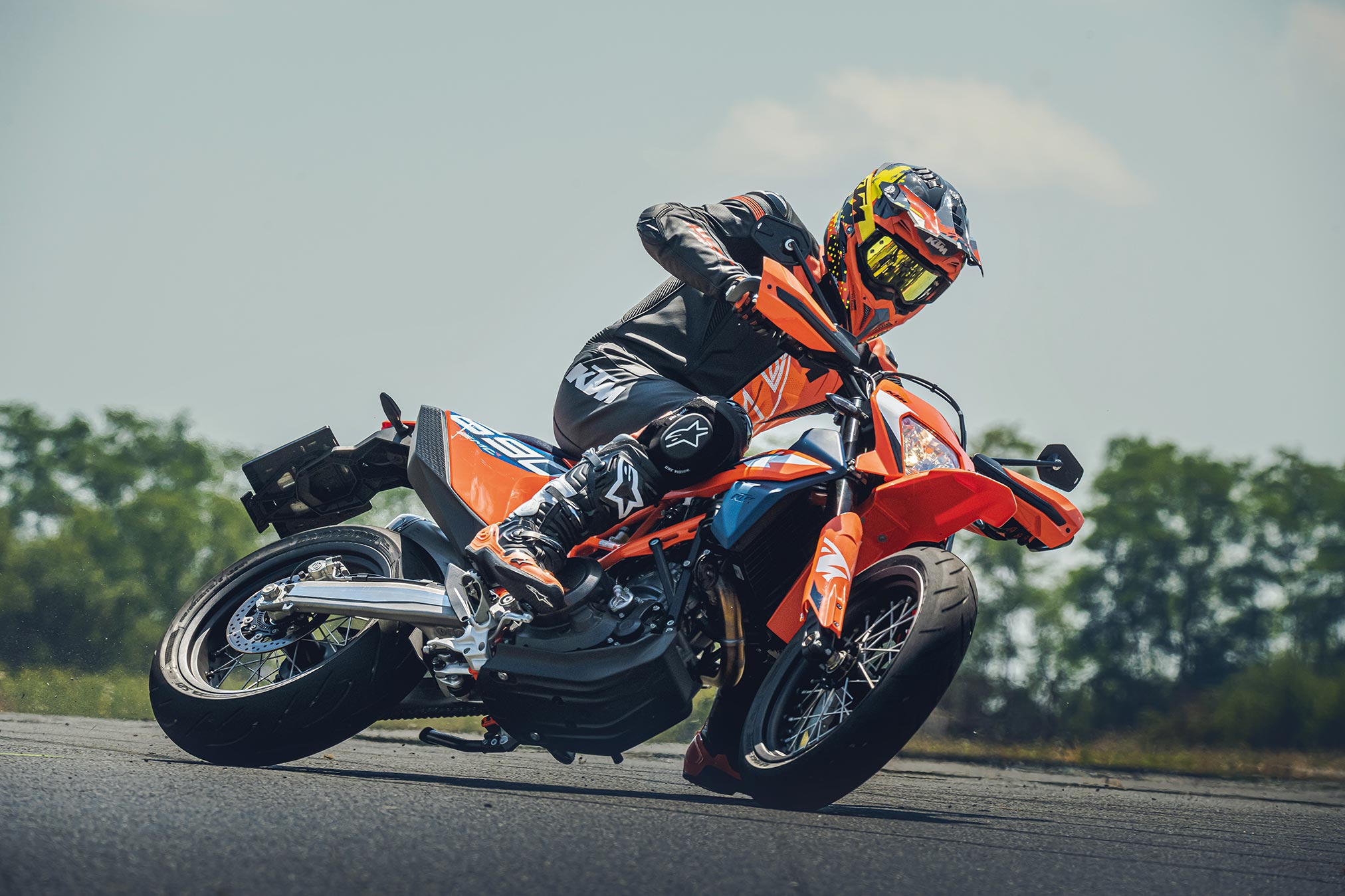 2024 KTM 690 SMC R Guide • Total Motorcycle