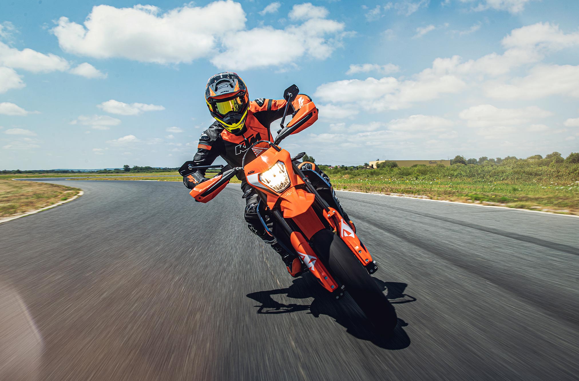 2024 KTM 690 SMC R Guide • Total Motorcycle