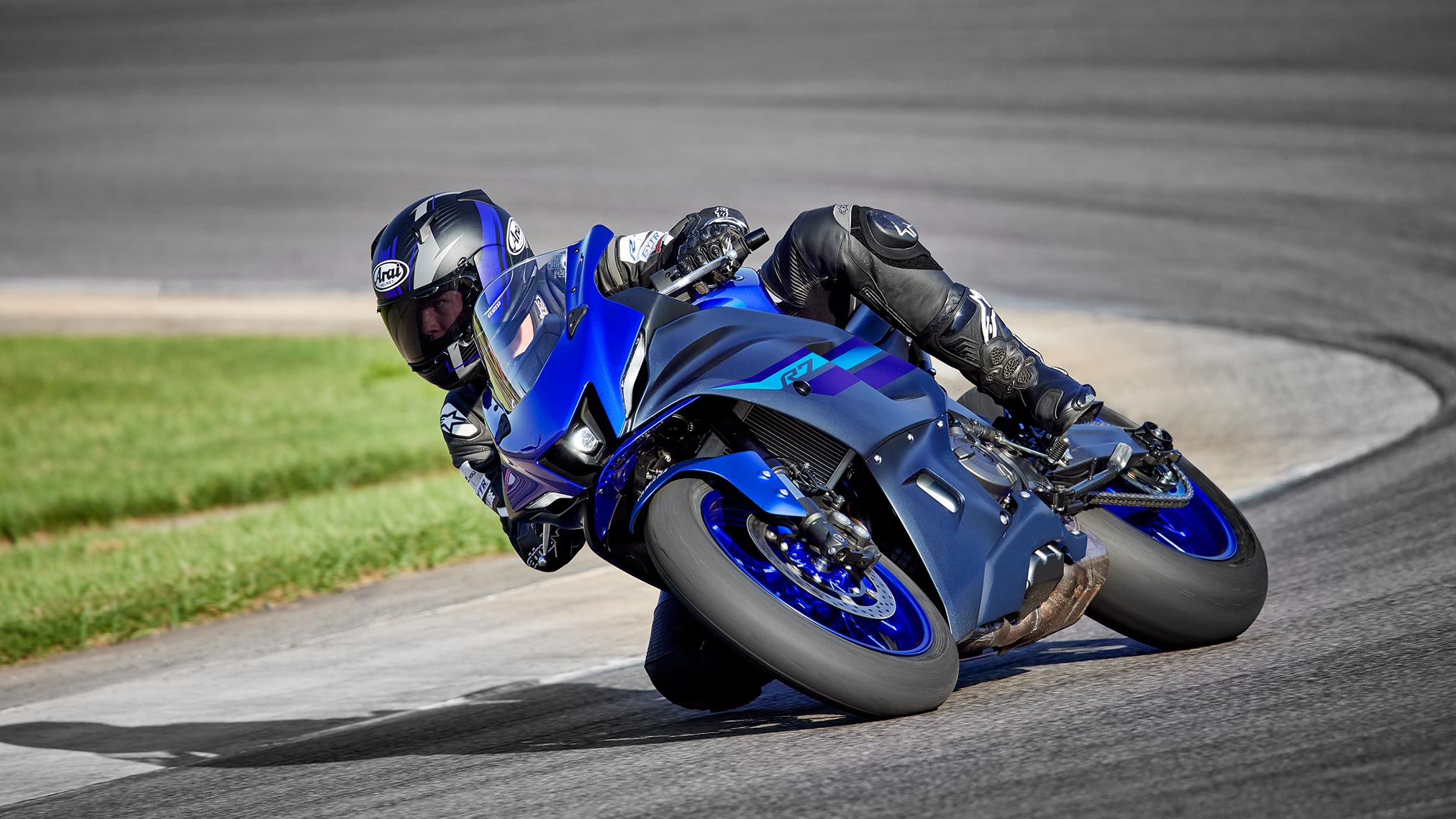 2024 Yamaha YZF-R7 Guide • Total Motorcycle