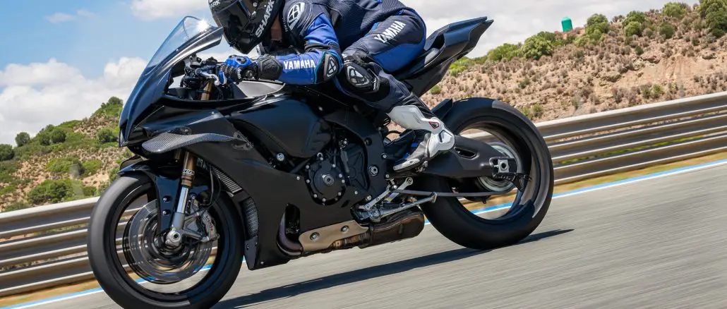 2025 Yamaha YZF-R1 Race