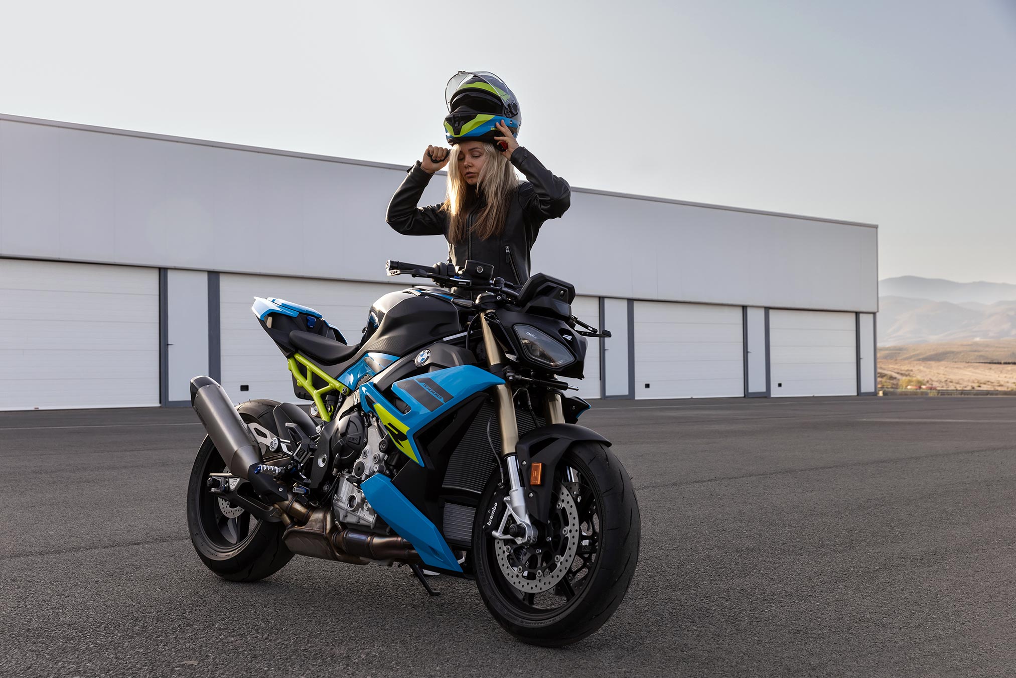 2025 BMW S1000R Review • Total Motorcycle