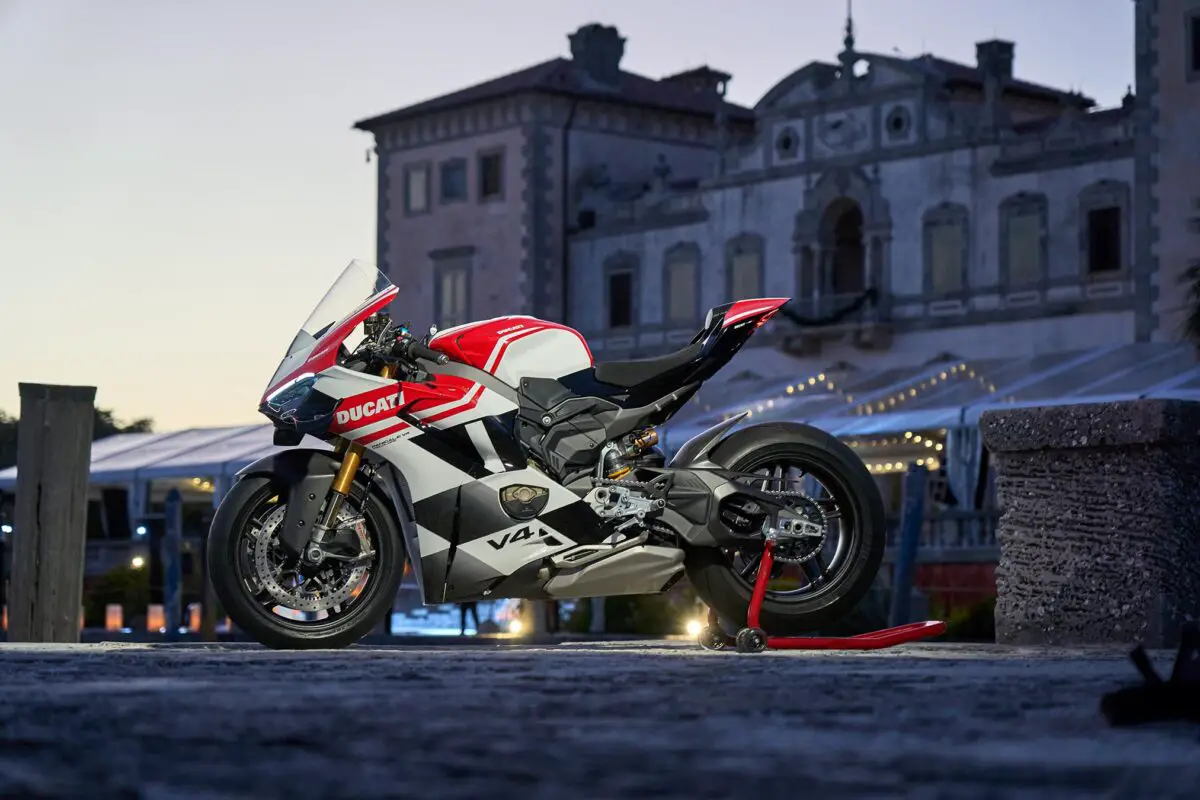 2025 Ducati Panigale Tricolore