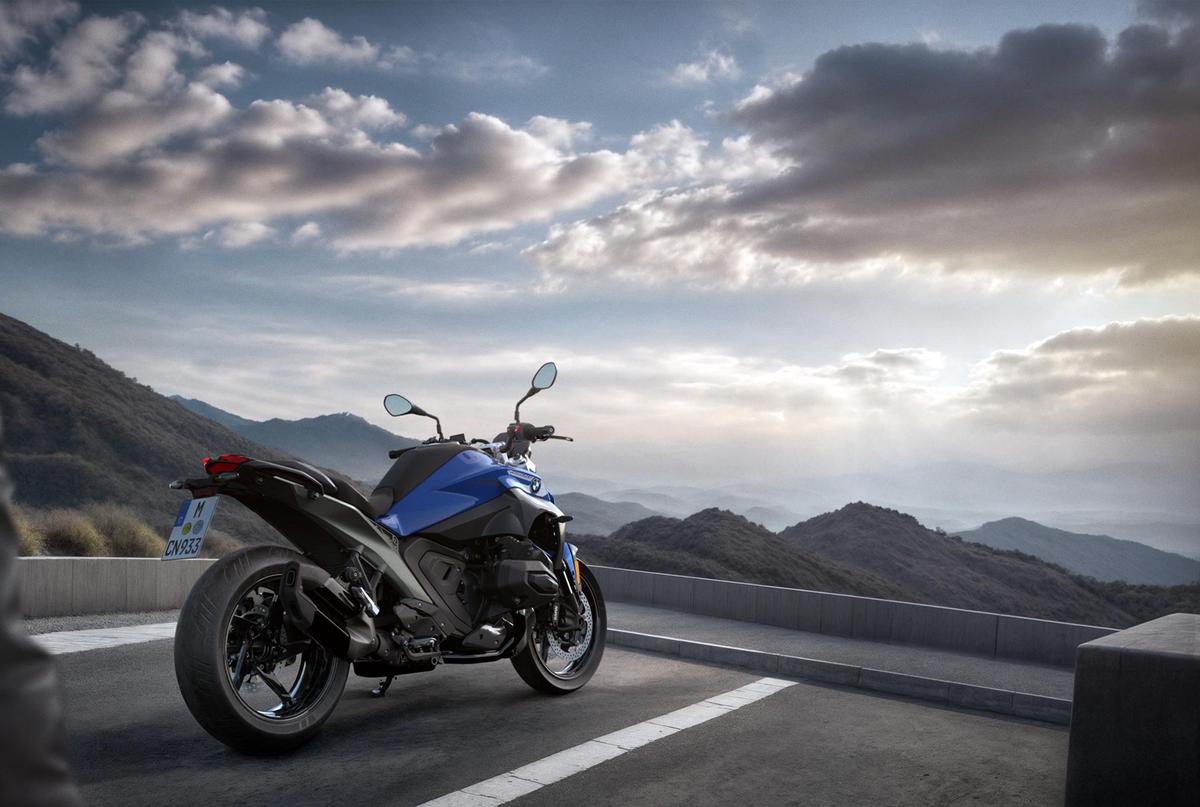 2026 BMW R1300R