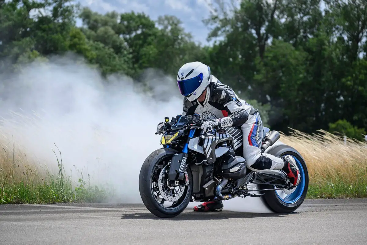 2026 BMW R1300R Titan