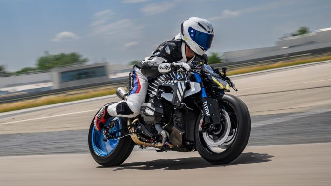 2026-BMW-R1300R-Titan3 2026 BMW R1300R Titan