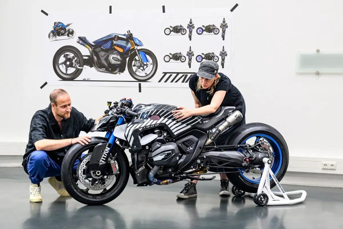 2026 BMW R1300R Titan
